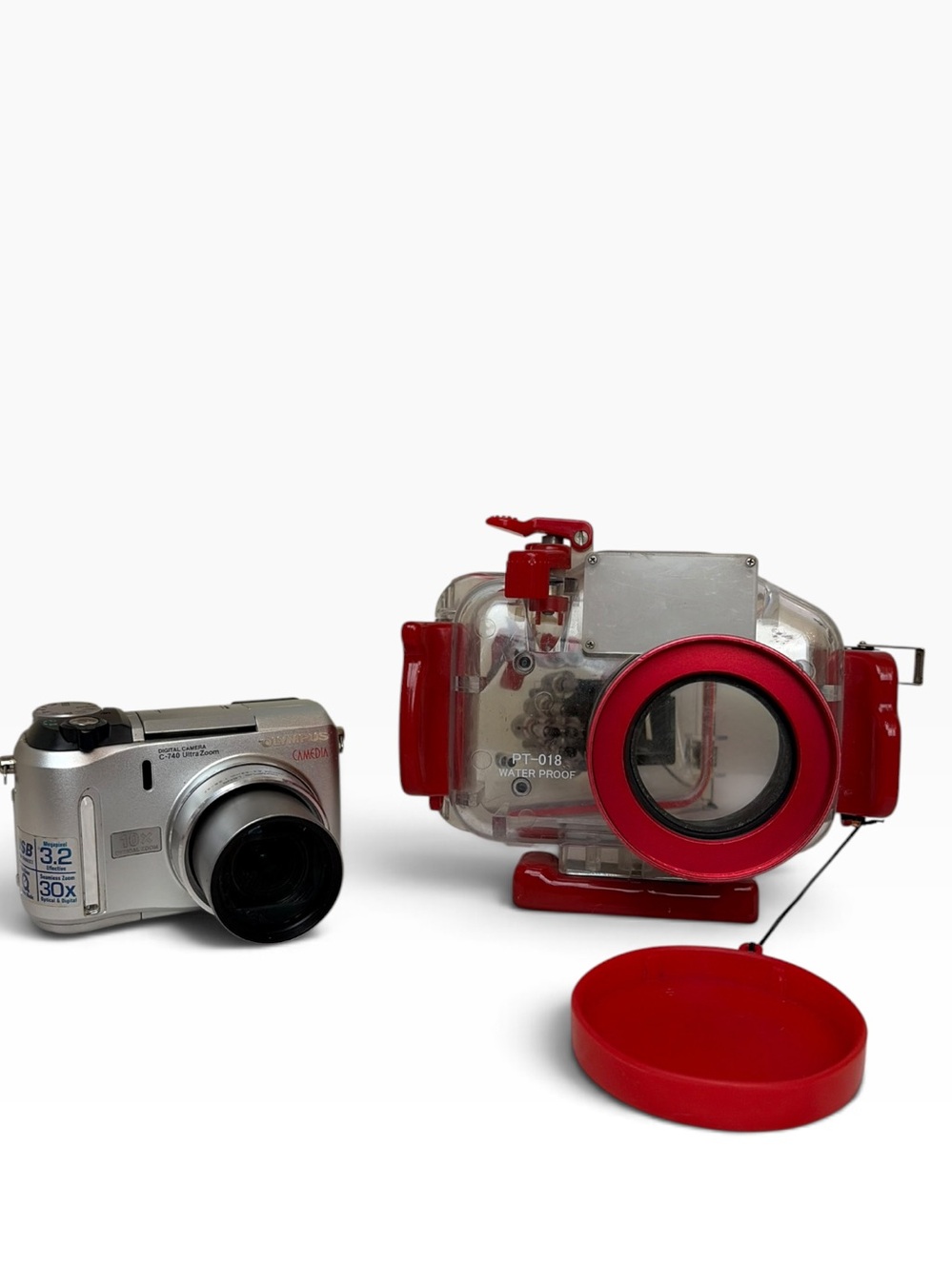 Olympus CAMEDIA C-740 Ultra Zoom 3.2MP Digital Camera w/ PT-018 Underwater